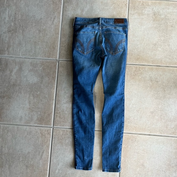 Hollister Skinny Jeans EUC - Picture 3 of 3